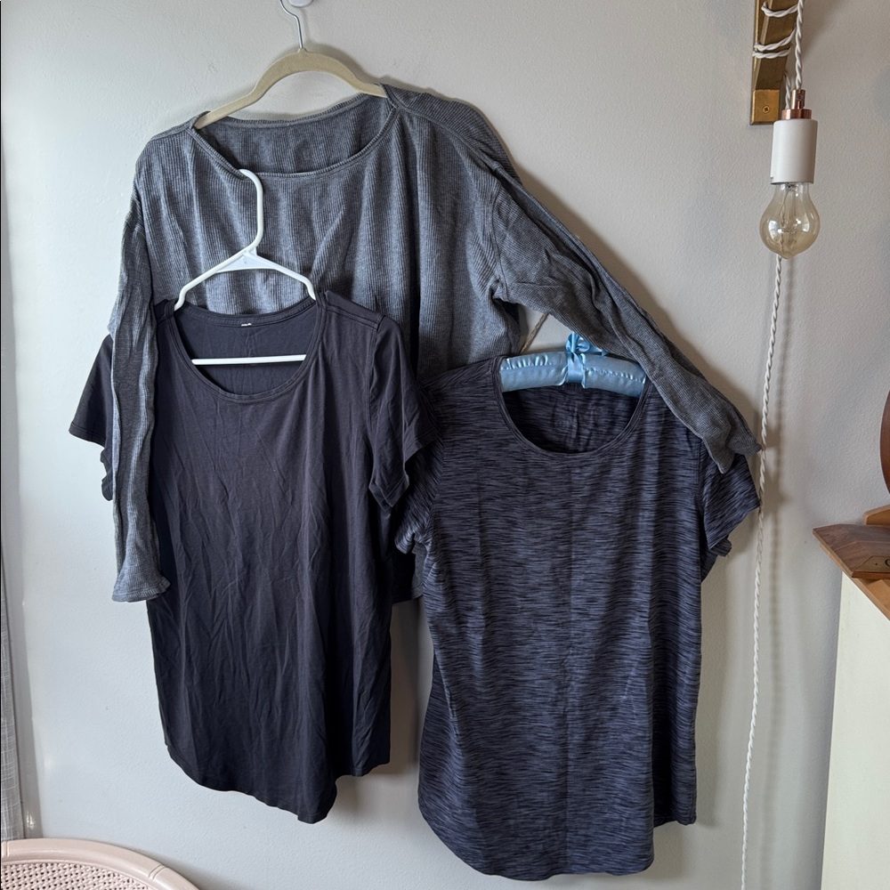 (3) EUC Lululemon Set of Three Gray and Black T-Shirts / Long Sleeve Shirts 6